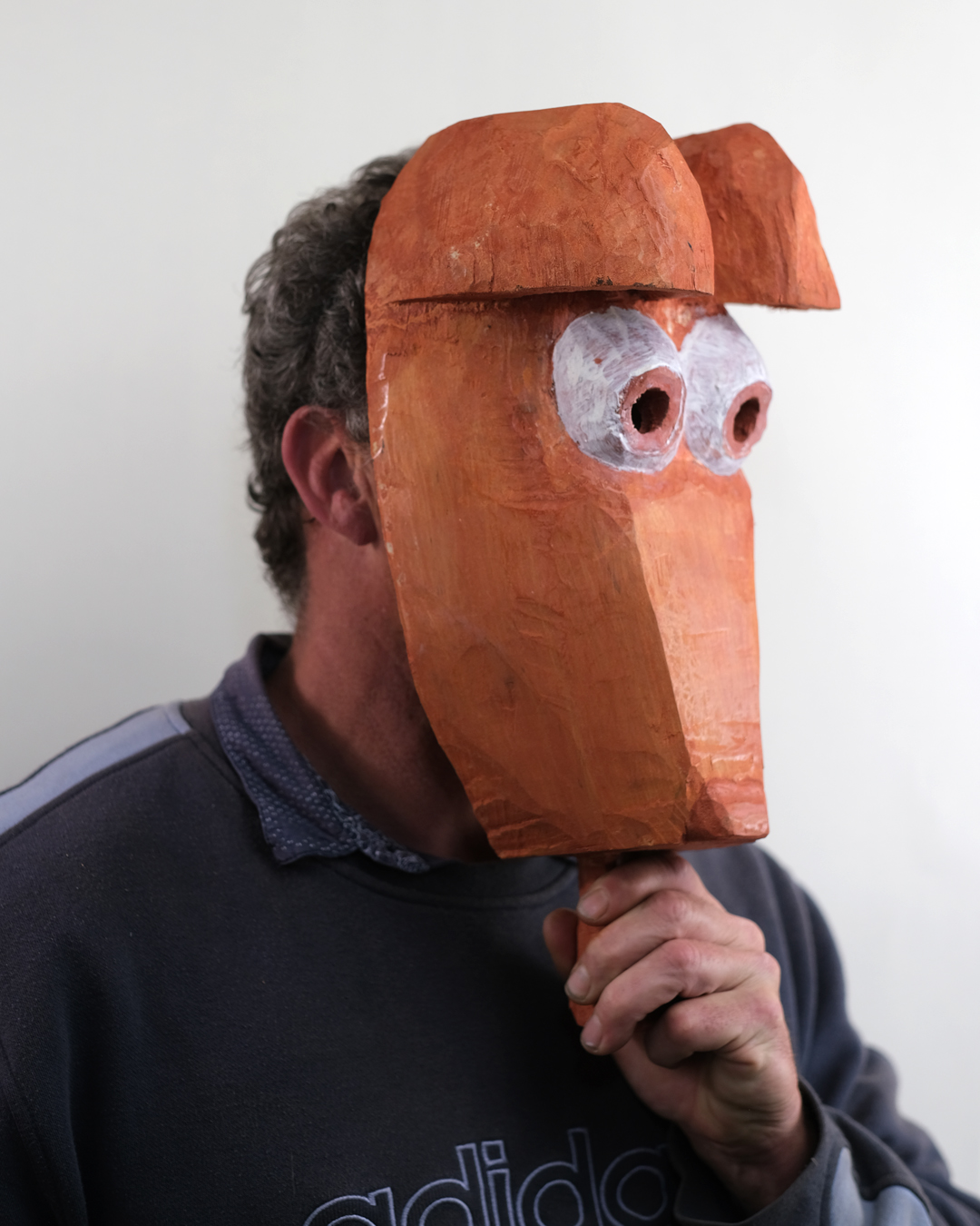 {Masque de chien orange}, 2021