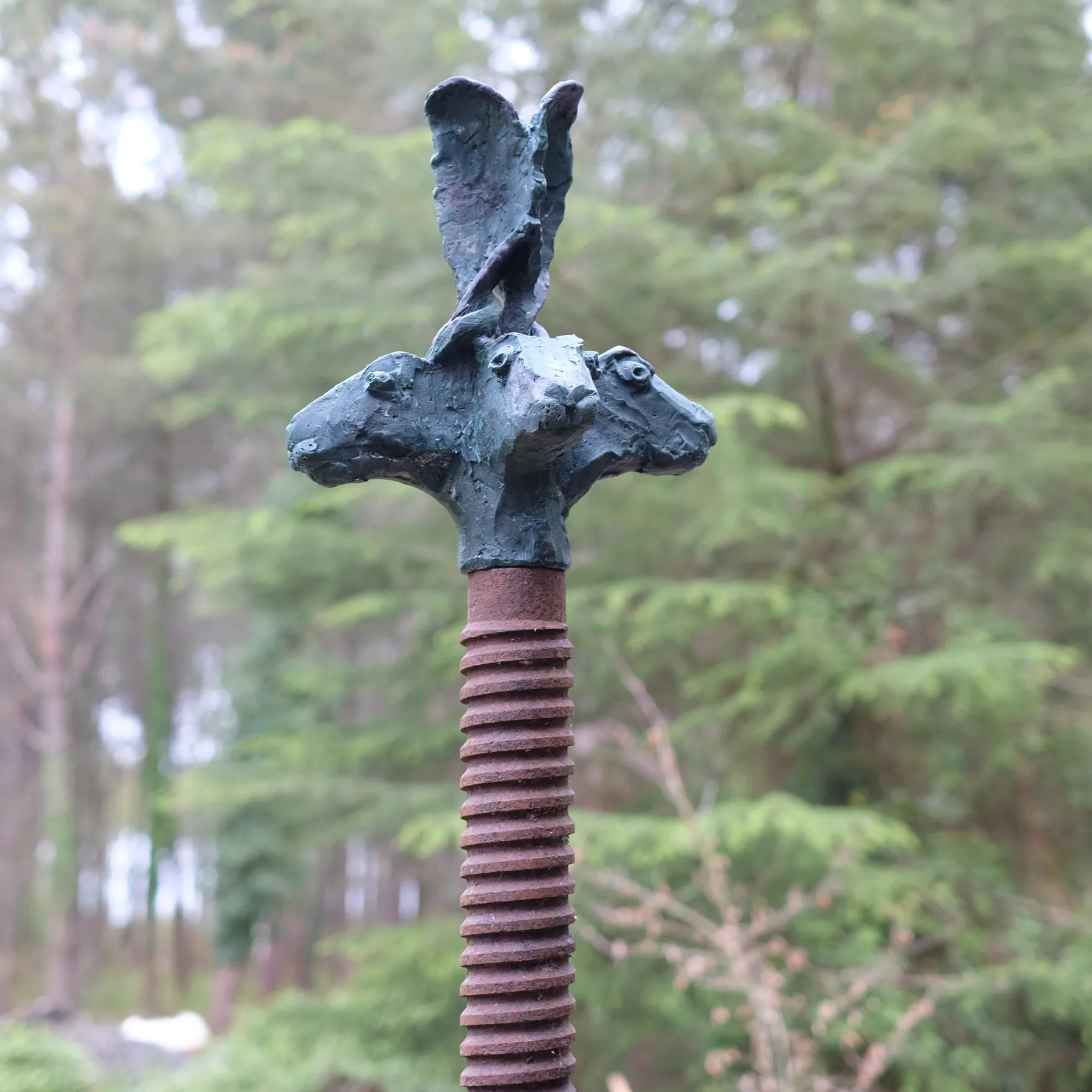 {4 lièvres aux oreilles nouées}, 2017