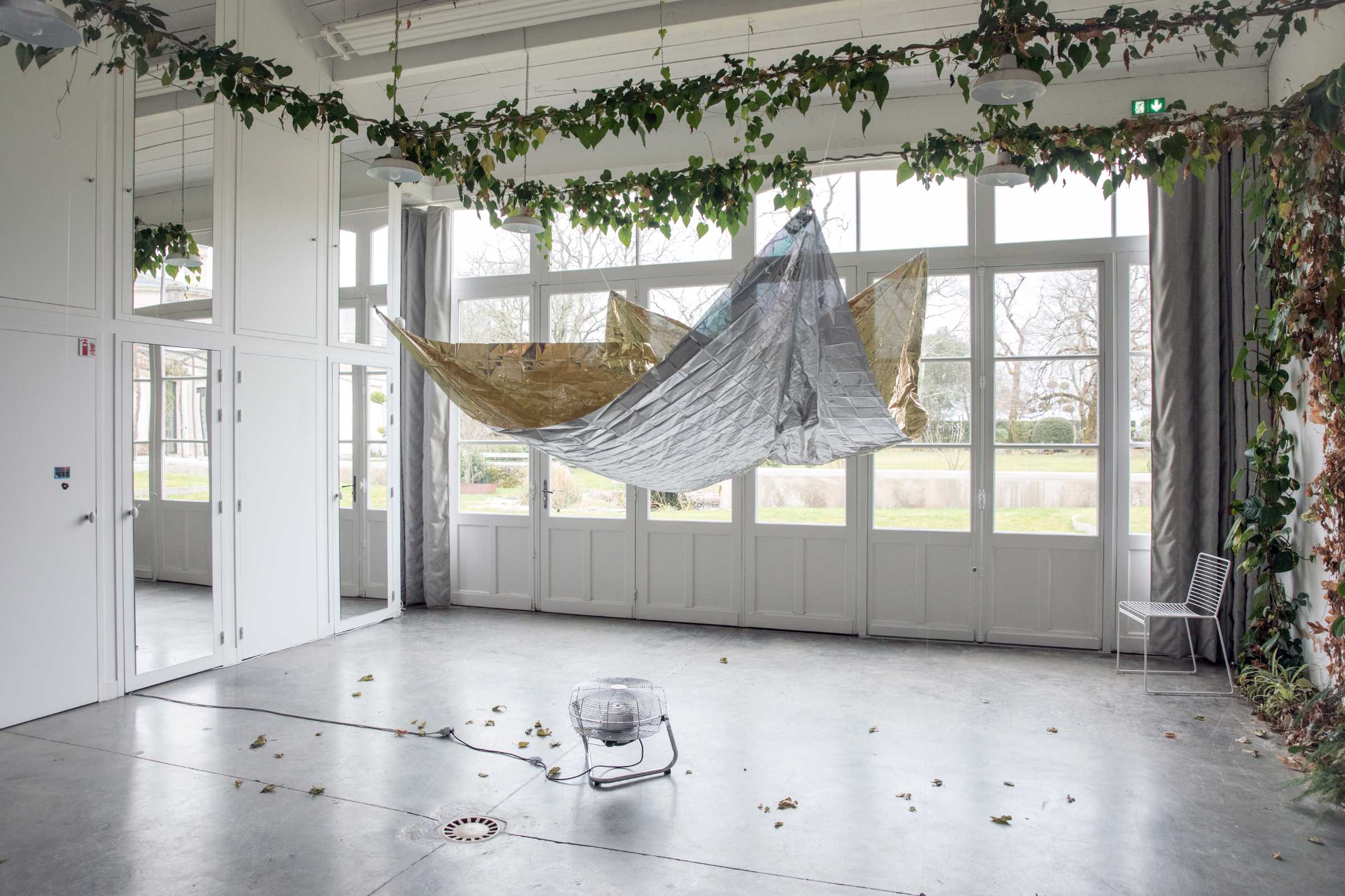 Vue de l'exposition À 13 milliards d'années lumière (2022), Centre d'Art Chasse-Spleen, Bordeaux