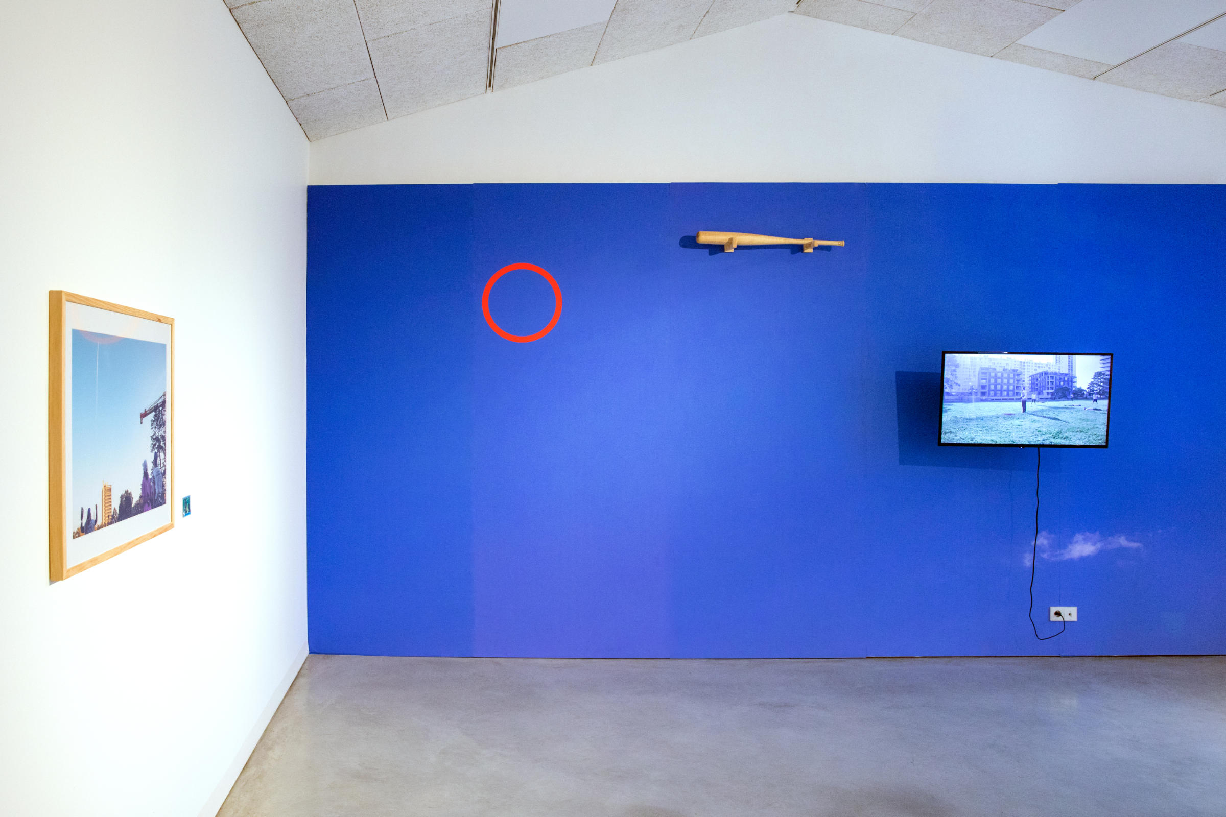 Vue de l'exposition À 13 milliards d'années lumière (2022), Centre d'Art Chasse-Spleen, Bordeaux