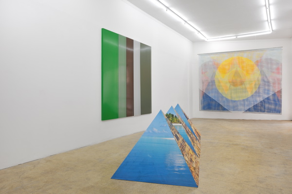 À droite : Jason Glasser, Easter Everywhere