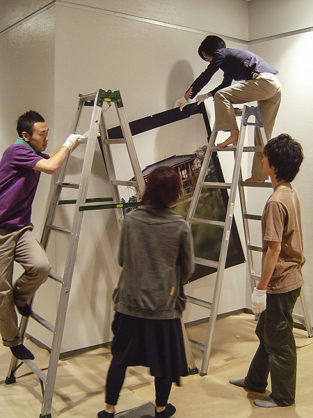 Vue du montage de l'exposition