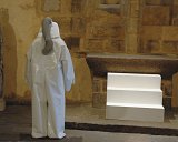 Activation par les visiteur·ses dans l'exposition Tripodie mobile, crypte de l'église Notre Dame de La Souterraine, 2007