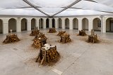 Exposition La femme à la bûche, un homme tronc, MASC - Musée d'Art moderne et contemporain, Les Sables-d'Olonne, 2023 Commissariat : Philippe Piguet