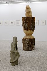 Nœud de trompes II, 2021 Ciment type rocaille, 107 x 43 cm Castor Poisson-Castor, 2021 Chêne, 250 x 70 x 70 cm