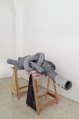 {Un long noeud de trompes (partie V),} 2013