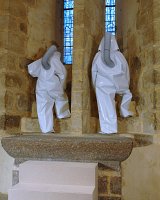 Activation par les visiteur·ses dans l'exposition Tripodie mobile, crypte de l'église Notre Dame de La Souterraine, 2007