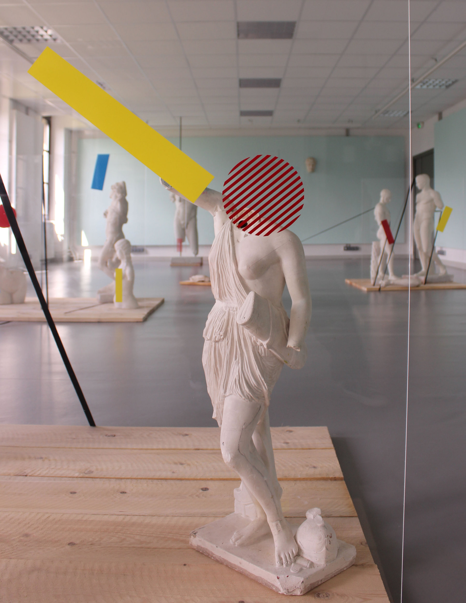{{ {Tout le monde se repose ici sauf moi}, détail, 2019 }}