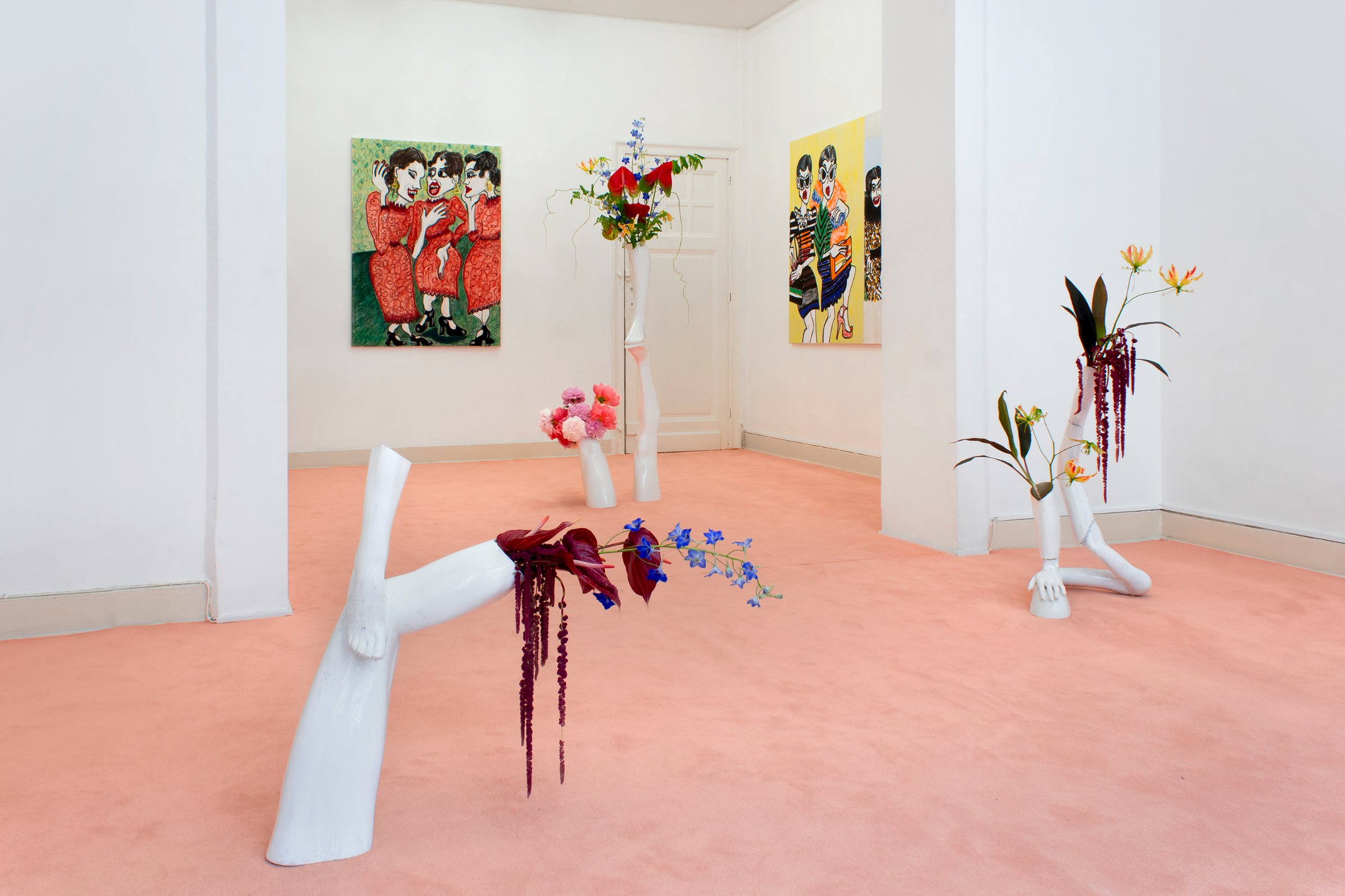 Exposition This is a love song, en duo avec Romain Juan, espace Deborah Bowmann Brussels, Bruxelles (Belgique), 2018 Compositions florales de Deborah Robbiano
