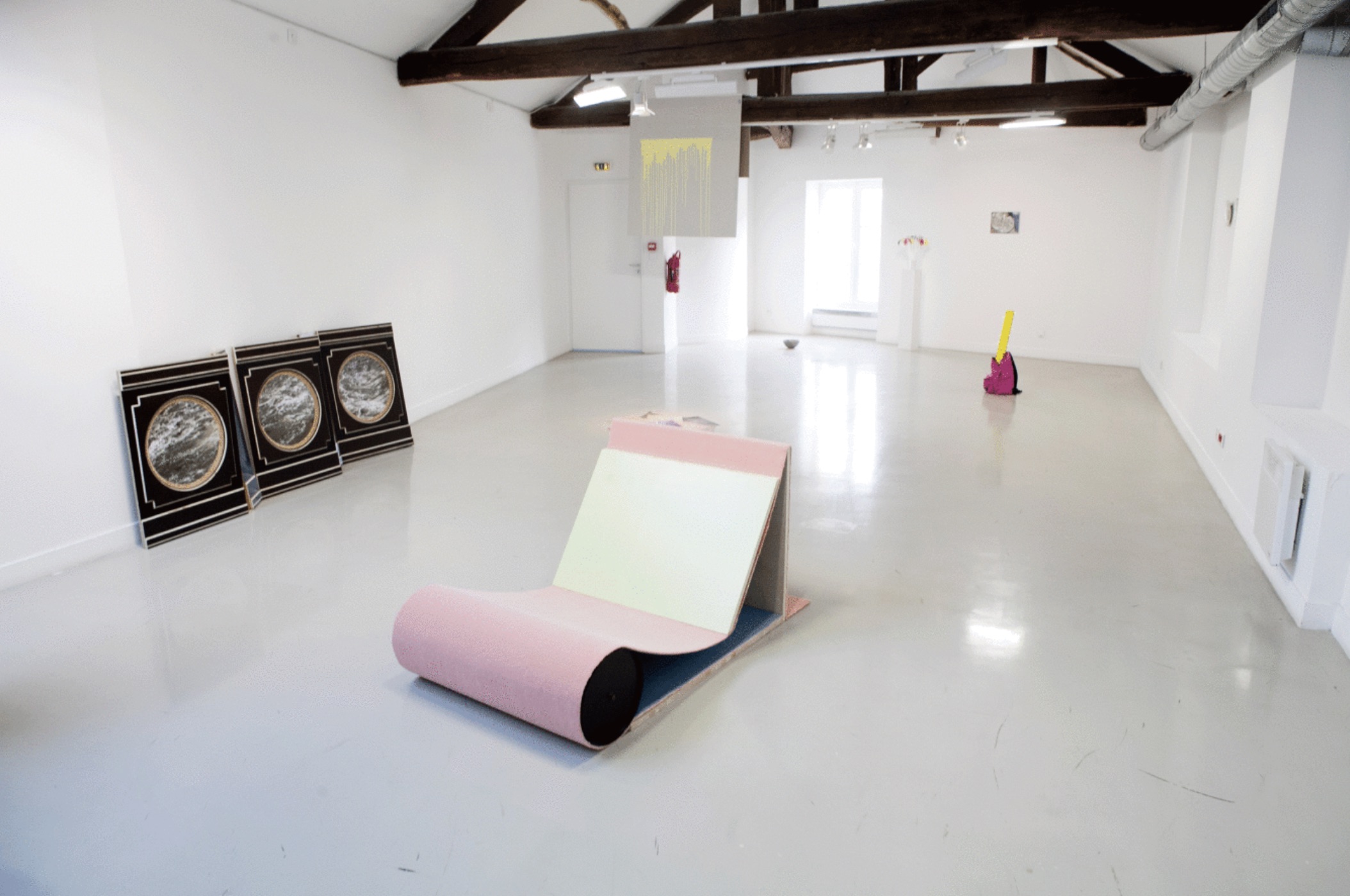 Exposition Un détour qui nous rapproche, la Graineterie, Houilles, 2013 Avec les œuvres de Mireille Blanc, Jean-François Leroy, Simon Nicaise, Maxime Thieffine, Stéphane Vigny