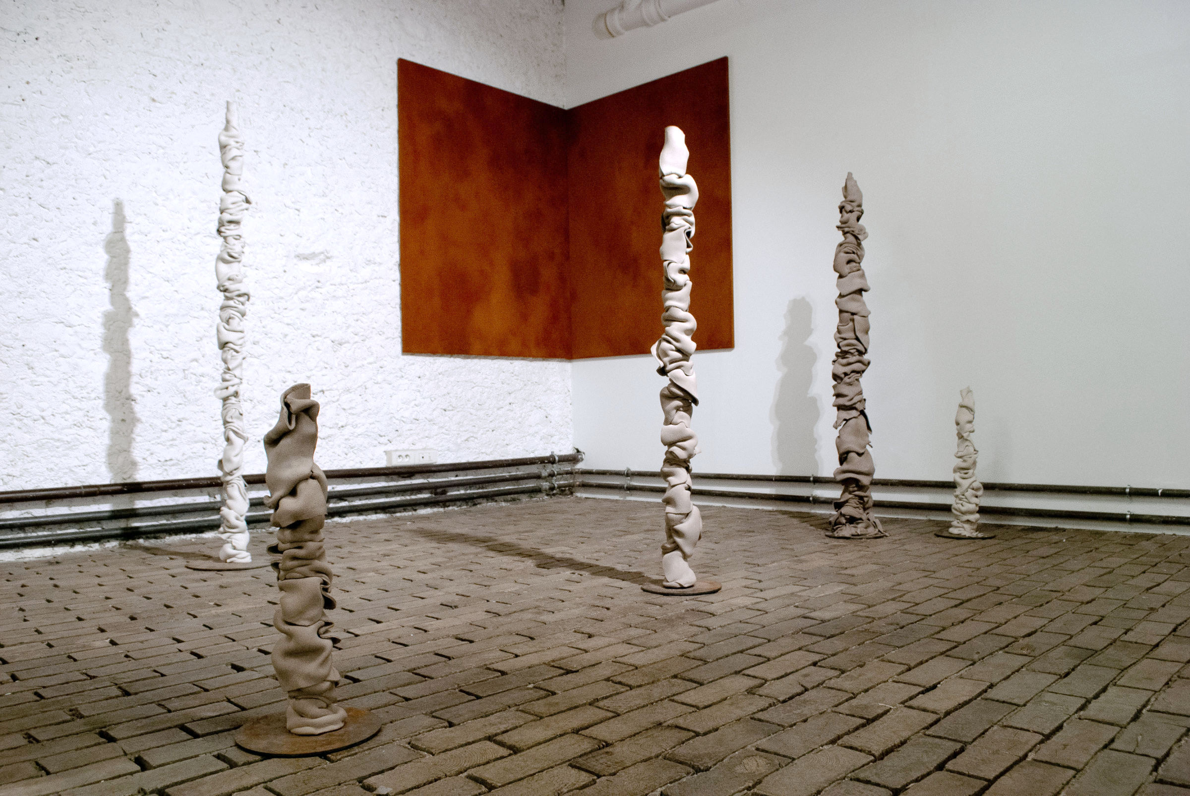Vues de l'exposition Cahier de printemps (2019), Bastille Design Center, Paris Au mur : Two plates, 2018
