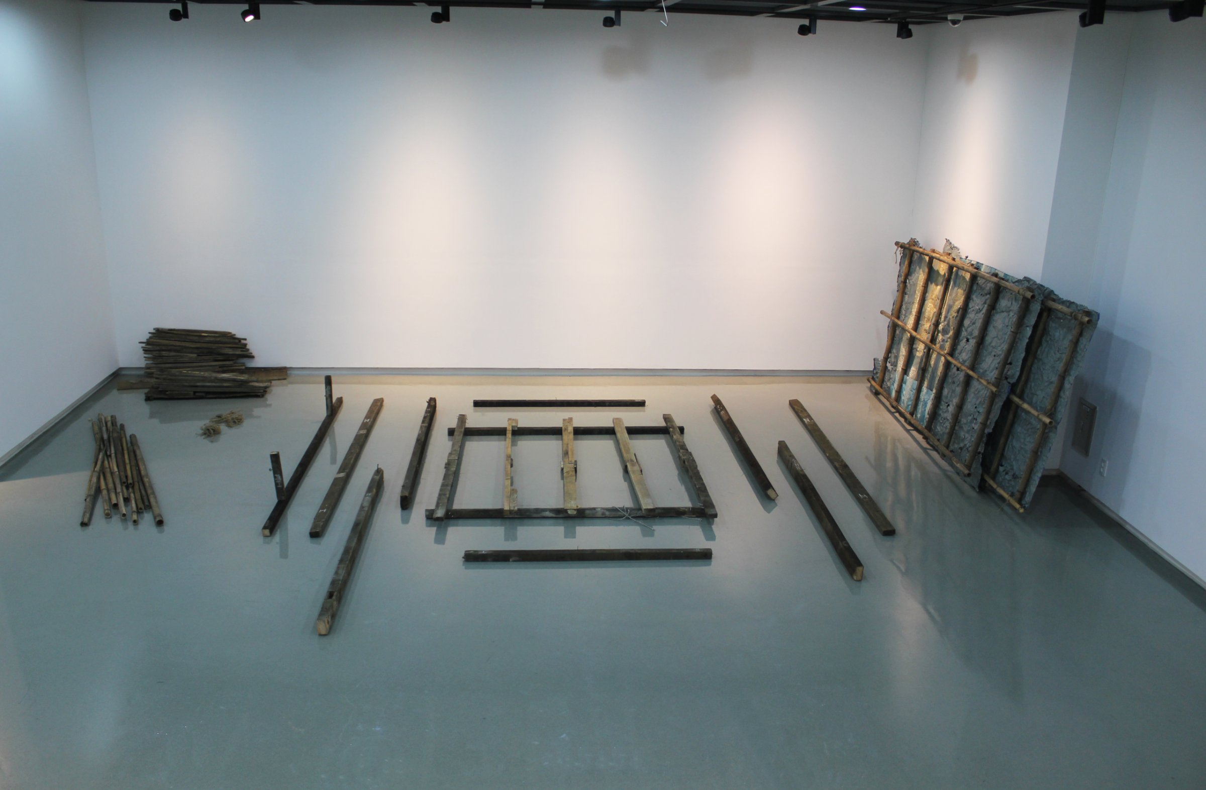 {Cabane en kit (Wondumack)}, 2012