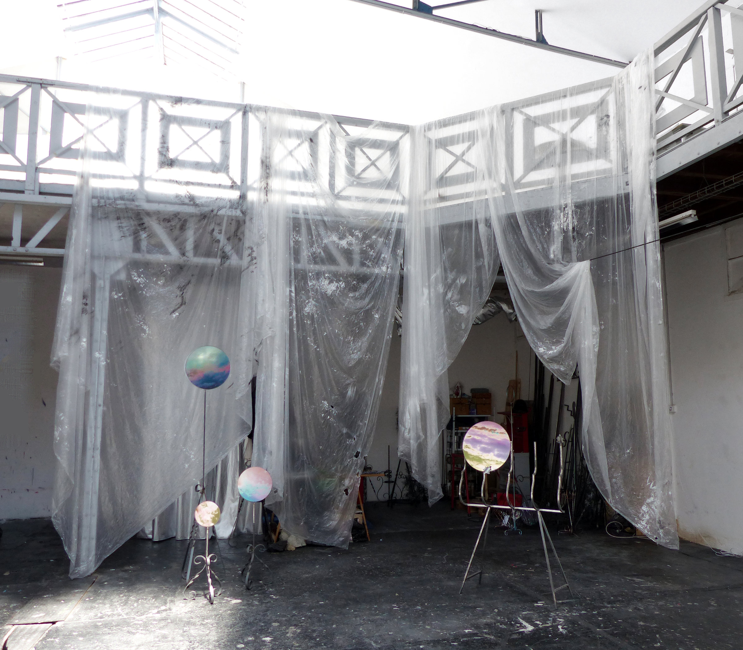 Vue d'atelier, La Réserve-Bienvenue, Bordeaux, 2019 Avec, à gauche, des pièces issues de l'ensemble Dernières heures (2019)