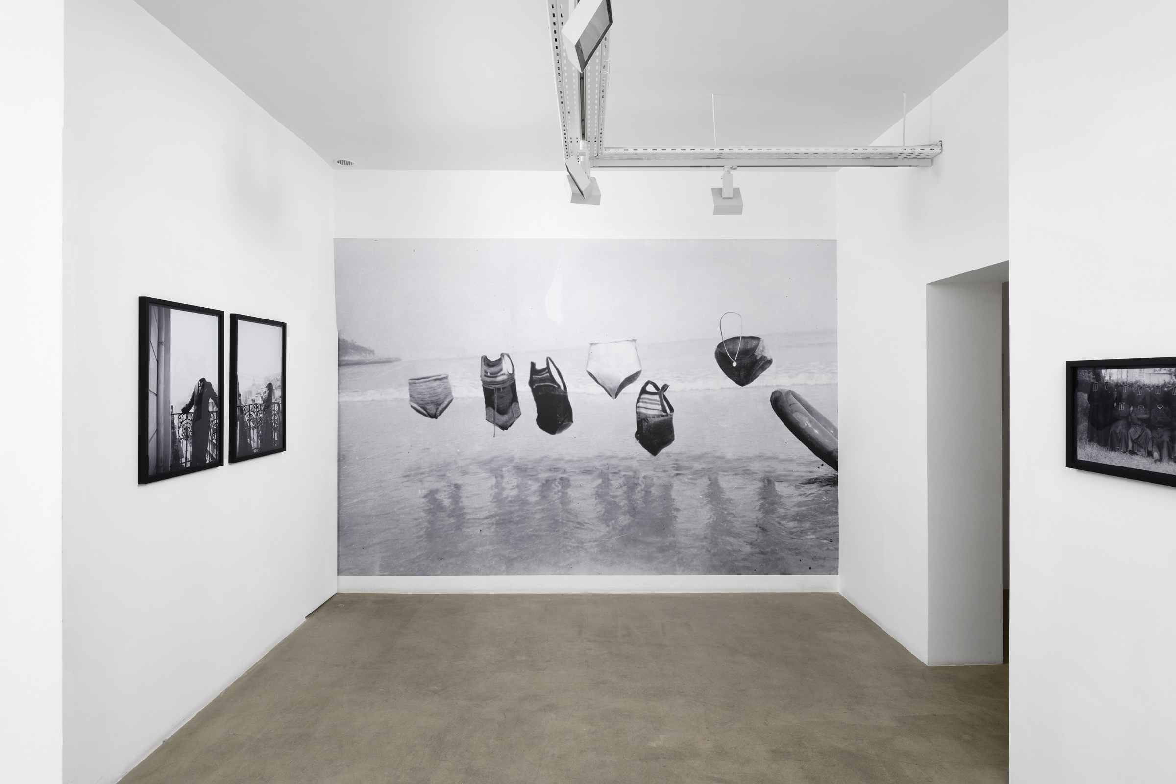 Vues de l'exposition Que la marée vienne et m'emmène plus loin (2021), Galerie Georges-Philippe & Nathalie Vallois, Paris