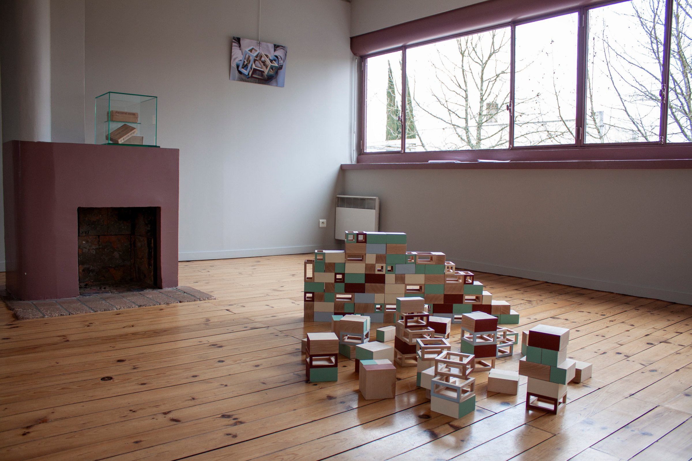 Vue de l'exposition {un paysage indicible ?} (2013), Maison municipale Frugès-Le Corbusier, Pessac