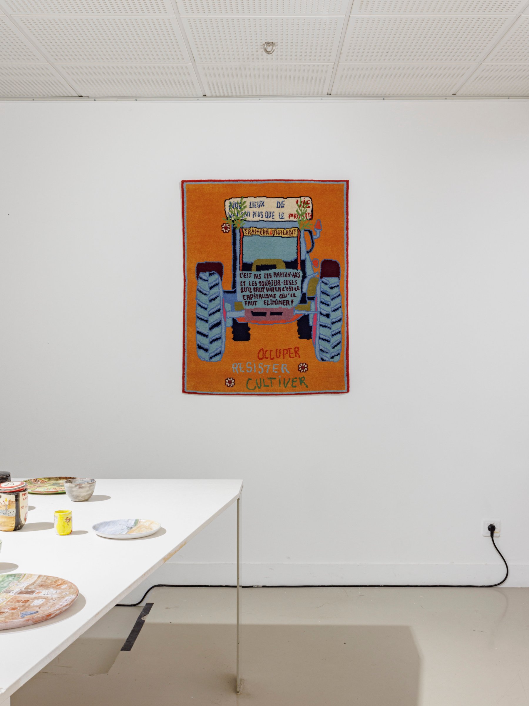 Vue de l'exposition Ce que tu cherches te cherche aussi, Graineterie, Houilles, 2023
