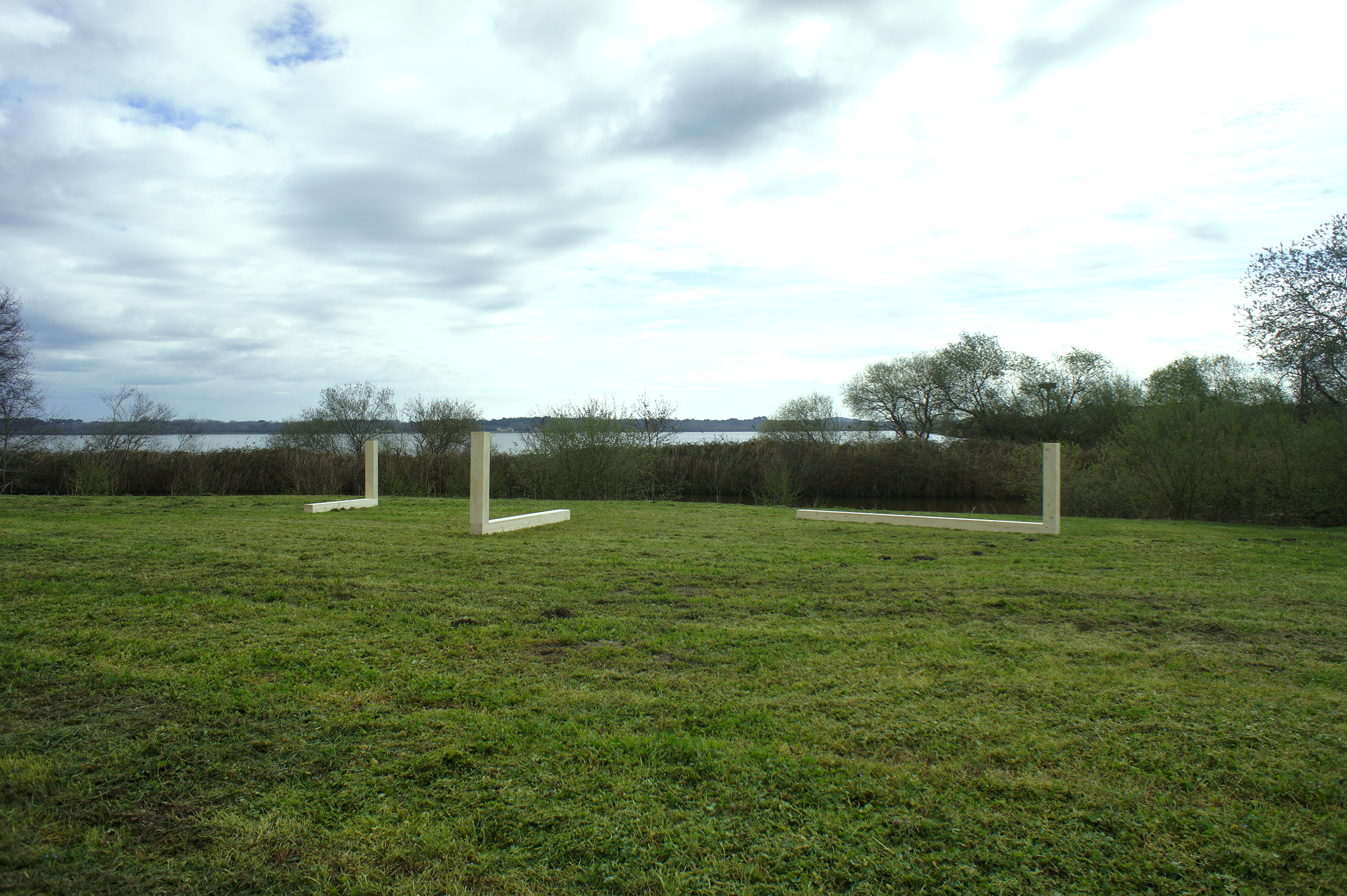 L'espace d'un instant : la naissance de Colette Labat le 20 juillet 2016 à 10h00 heure française, 2018 Bois lamellé-collé, 248 x 150 x 20 cm L'espace d'un instant : la première diffusion au cinéma de Star Wars - Un nouvel espoir le 25 mai 1977 à 19h15 heure de New York, 2018 Bois lamellé-collé, 335 x 150 x 20 cm L'espace d'un instant : la découverte du pôle sud par Roald Amundsen le 14 décembre 1911 à 15h heure d'Oslo, 2018 Bois lamellé-collé, 488 x 150 x 20 cm Vue de l'exposition « Maxi II », Labenne Commissariat François Loustau