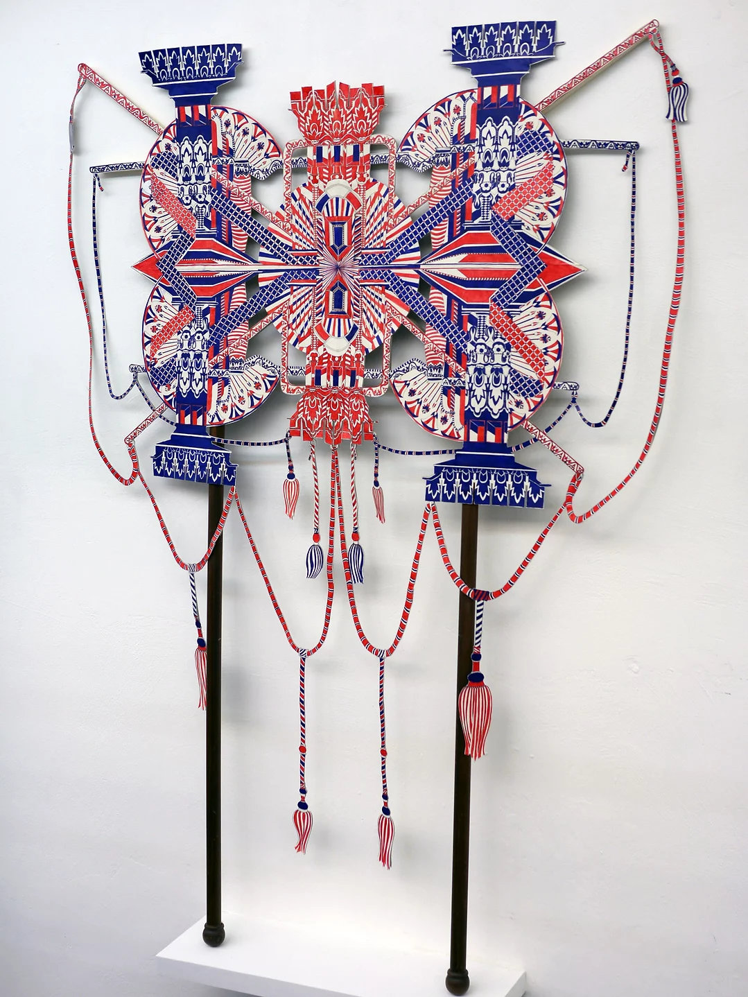 Mandala, 2014 Feutre sur papier découpé, carton et bois, 140 x 100 cm Objet utilisé lors de l'Intronisation au Club I et II