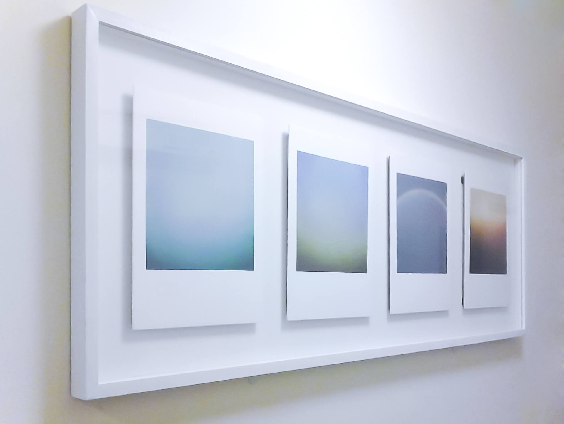 Diffuse gris-céladon Diffuse photométéore I Diffuse azur - mordoré Diffuse jaune - ombre brûlée huile sur papier, 30 x 40 cm (chacune), 2014-2015