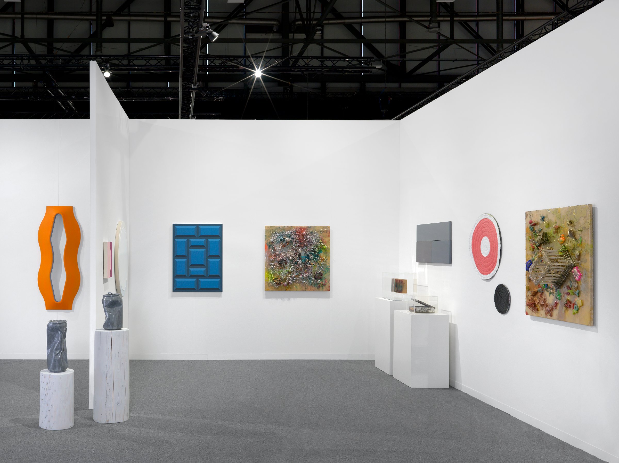 Vue du stand de la Galerie Joy de Rouvre (Genève), artgenève 2022 Avec John M. Armleder, John M. Armleder & Mousses 43, Claudia Comte, Christian Floquet, Frédéric Gabioud, Sylvain Croci-Torti, Karim Forlin, David Malek, Christian Robert-Tissot, Blair Thurman