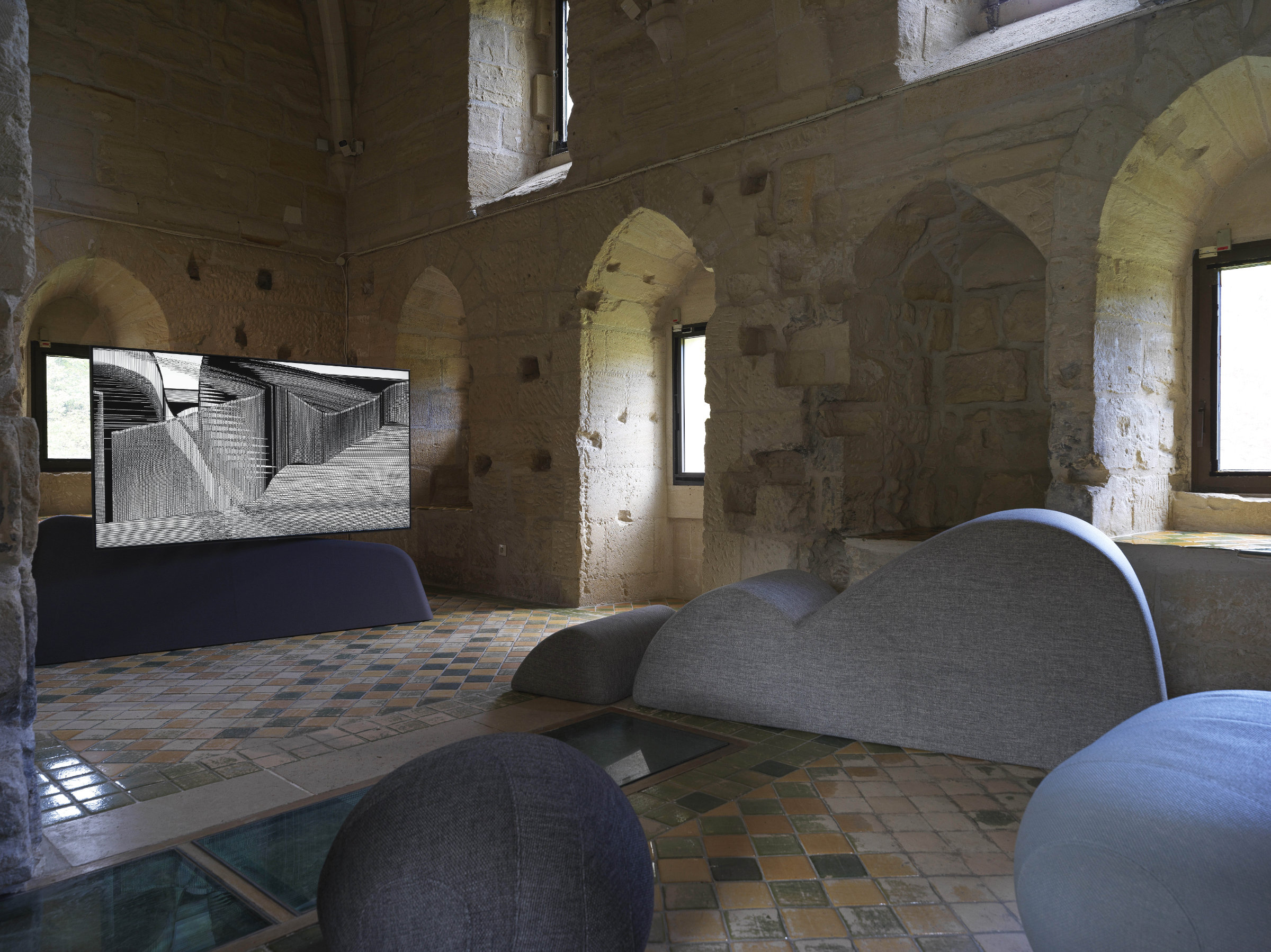 Vue de l'exposition De profundis ascendam, Abbaye de Maubuisson, 2022