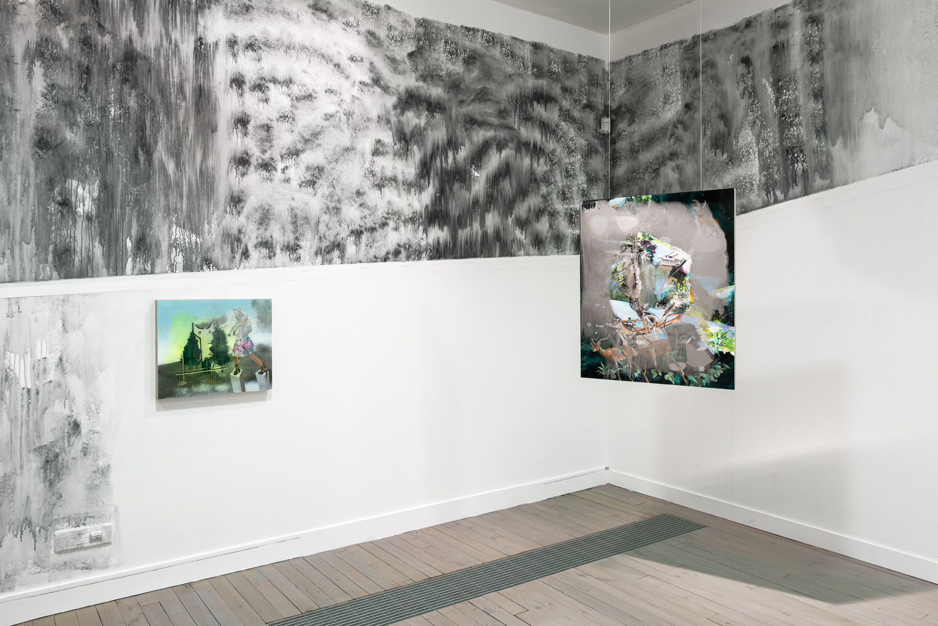 Vue de l'exposition (2e salle « La grotte ») {Par les yeux de la louve, La traversée de la grotte}