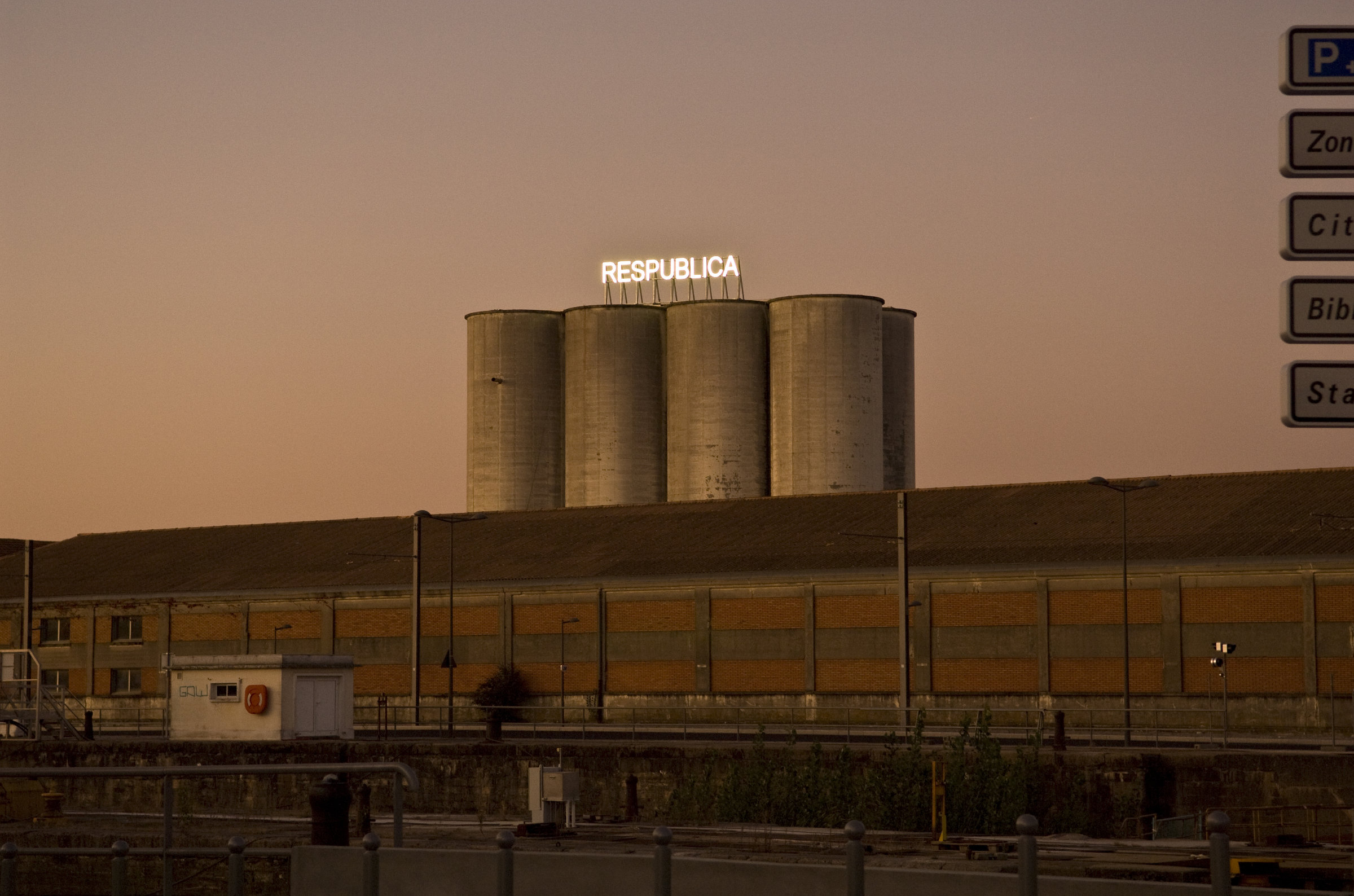 {Respublica}, 2009