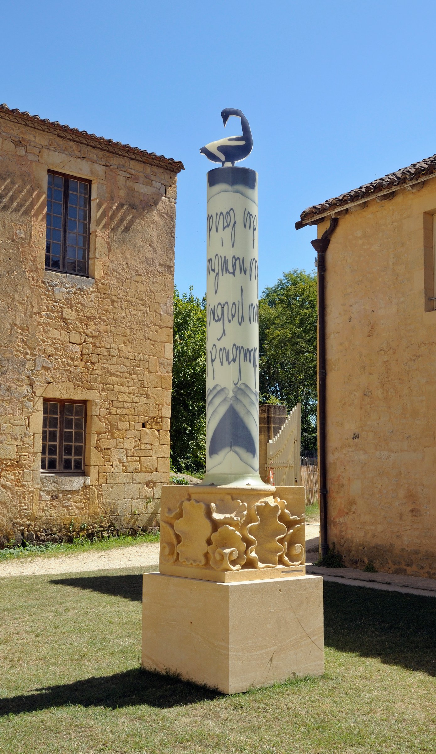 {Colonne aux nobles proportions}