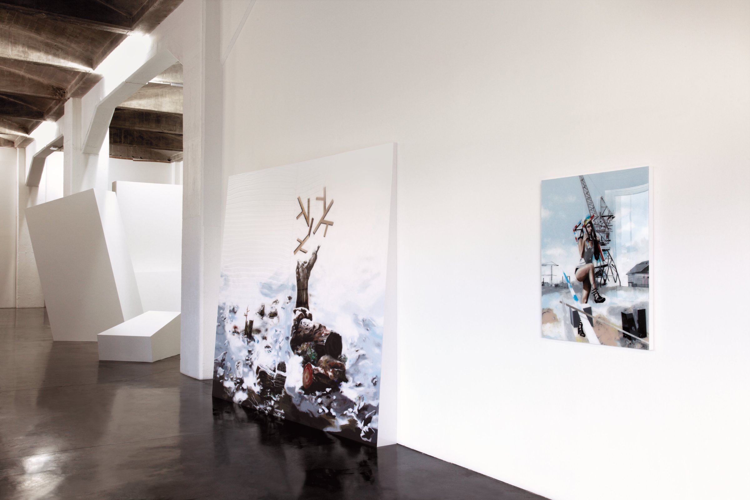 Vue de l'exposition {x degrés de déplacement}, 2011