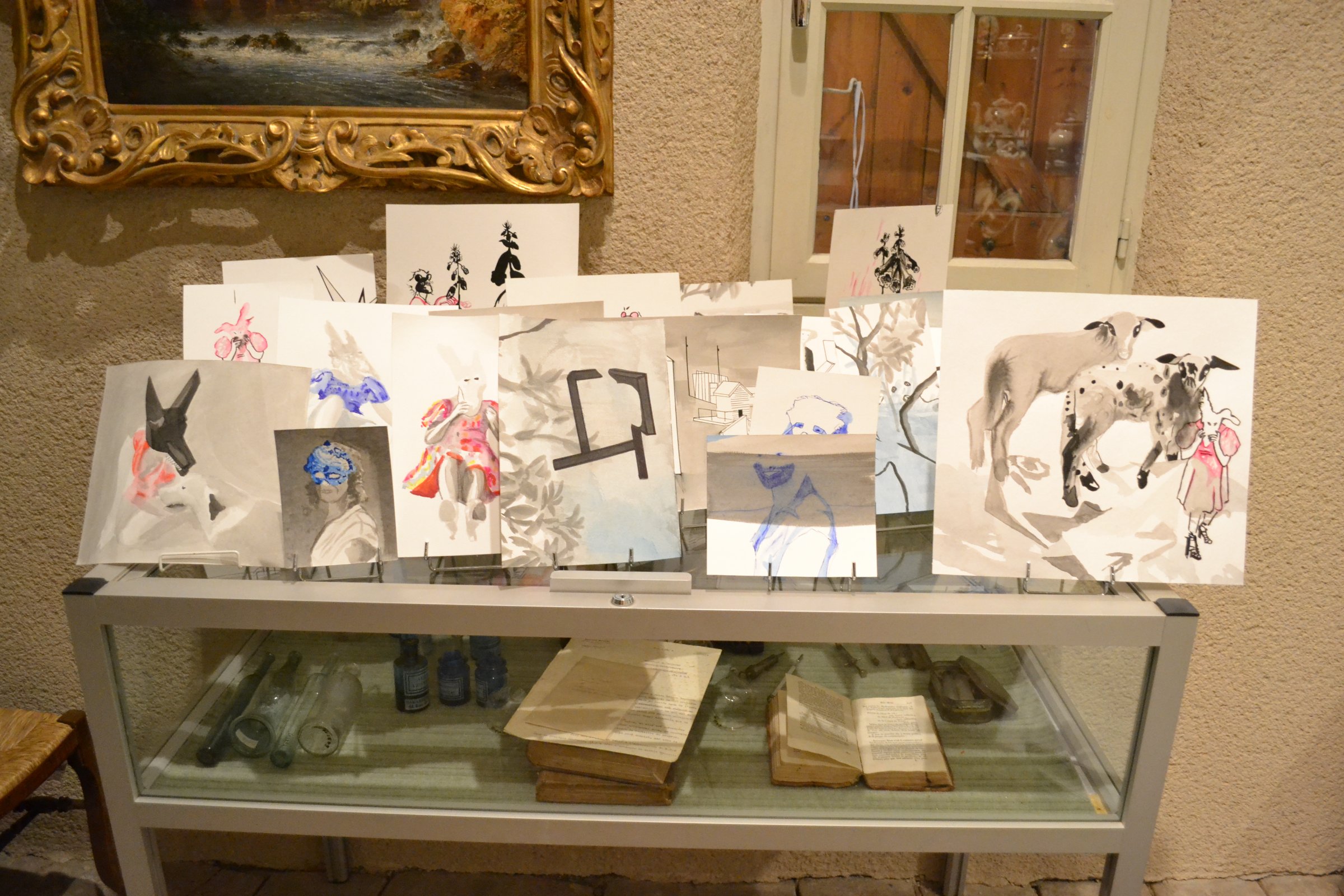 Table des dessins offerts (vue rapprochée)