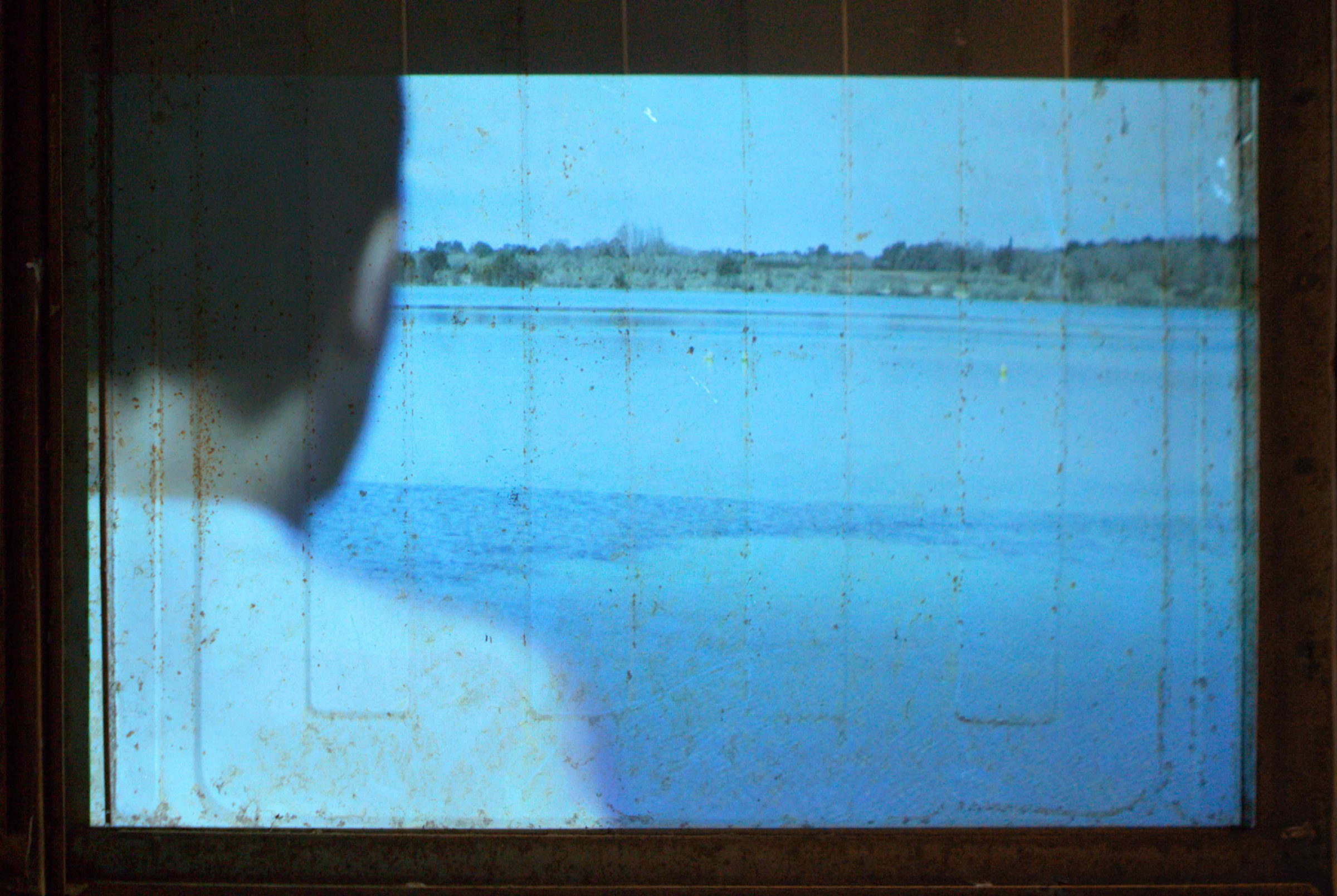 Clip réalisé entre Mont-de-Marsan et le lac d'Arjuzanx, diffusé sur un silo à grain