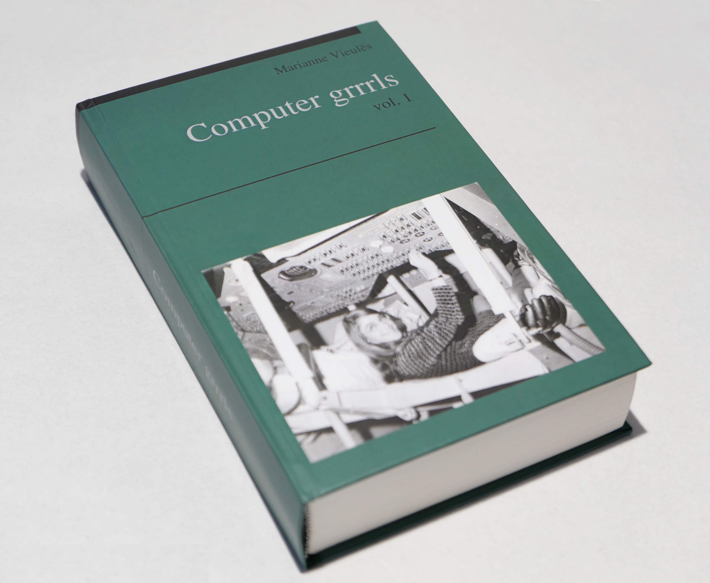 {Computer grrrls}, 2022