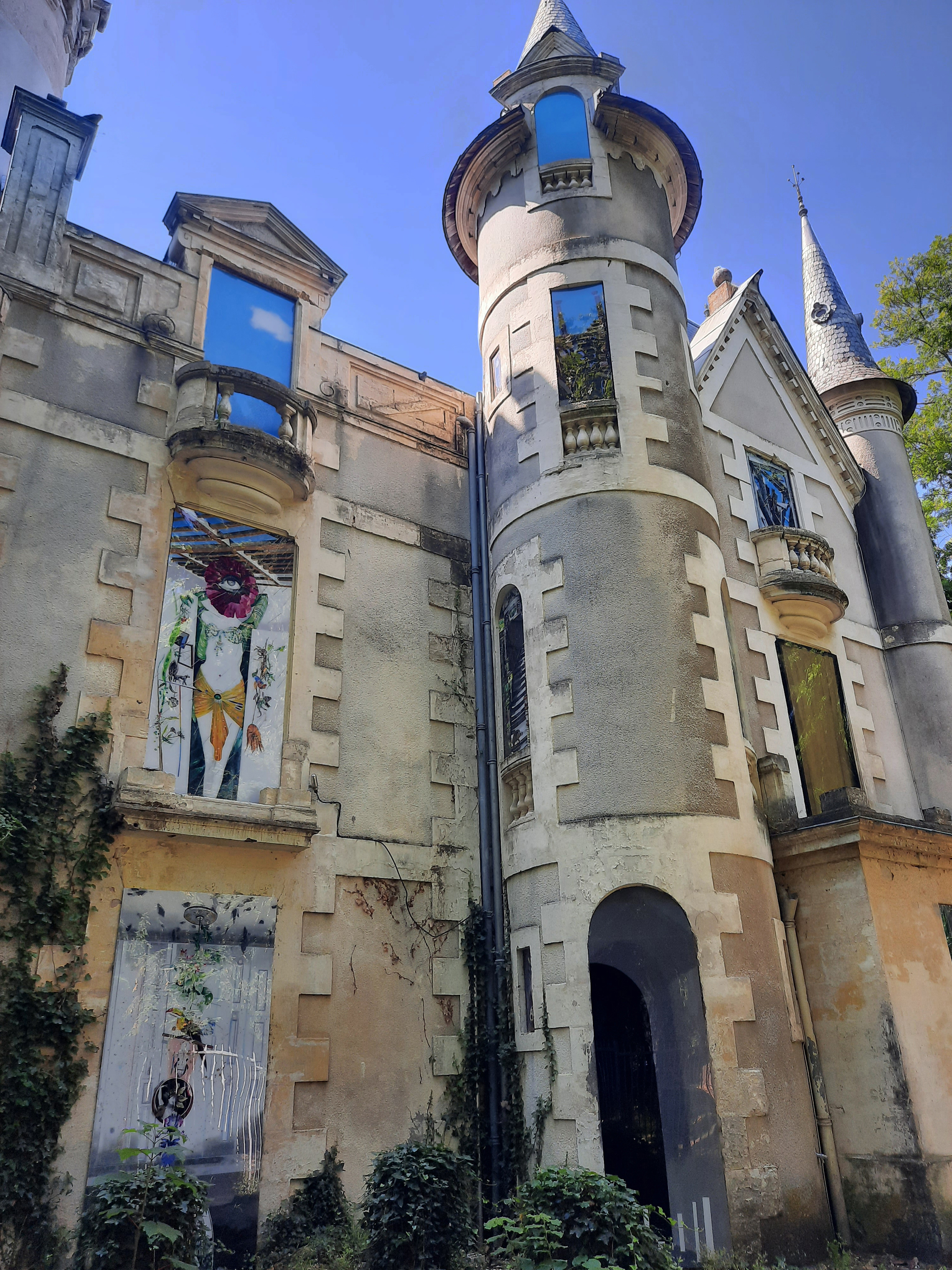 Vue de la façade arrière du château du Bois fleuri