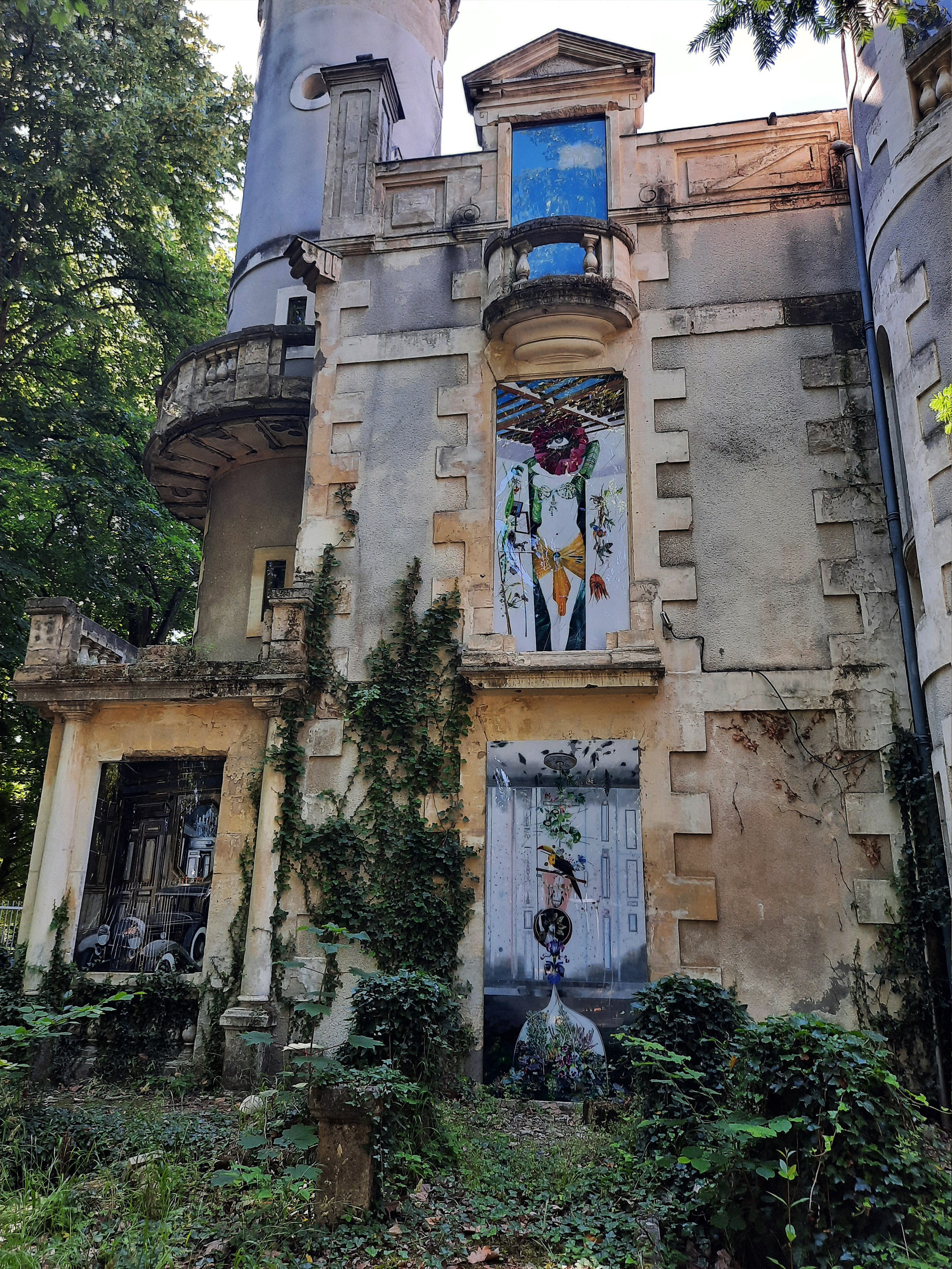 Vue de la façade arrière du château du Bois fleuri