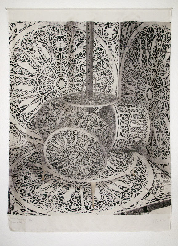 {Bannière et/ou Keffieh ; Broyeuse au Zodiaque,} 2008