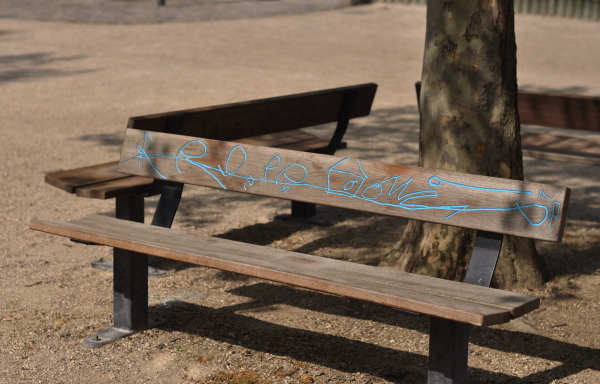 {4 bancs publics,} Chatou, 2011
