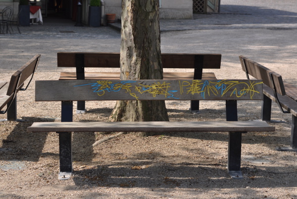 {4 bancs publics,} Chatou, 2011