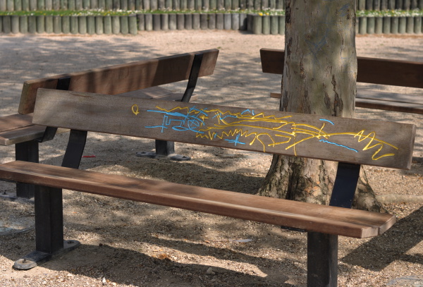 {4 bancs publics,} Chatou, 2011