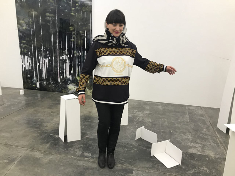 Daily performance, {The fragile balance of opposite forces,} Shirin Gallery, fev 2018