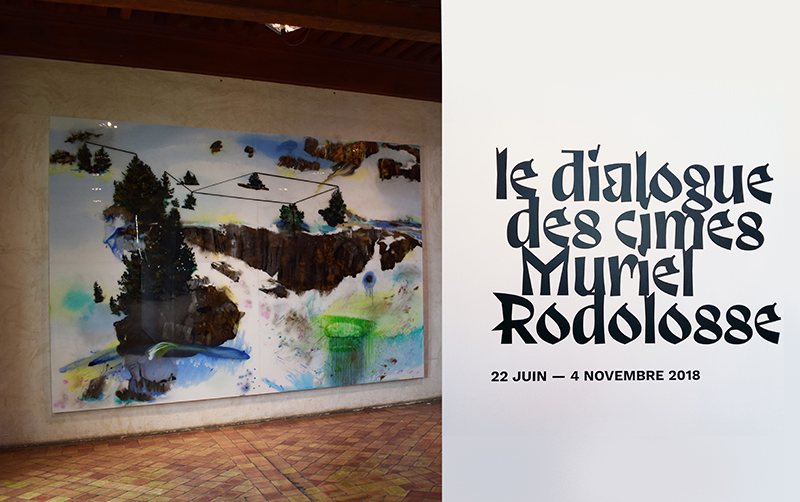 Vue de l'exposition {{Le dialogue des cimes,}} Château de Gordes, 2018