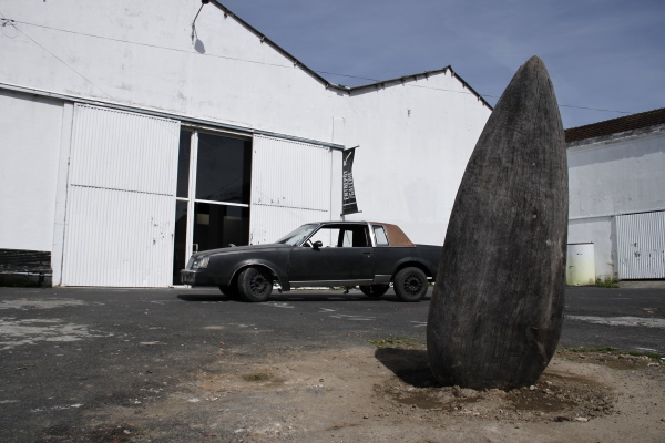 Vue de l'exposition Parking de sculptures, Le Confort Moderne, Poitiers, 2011
