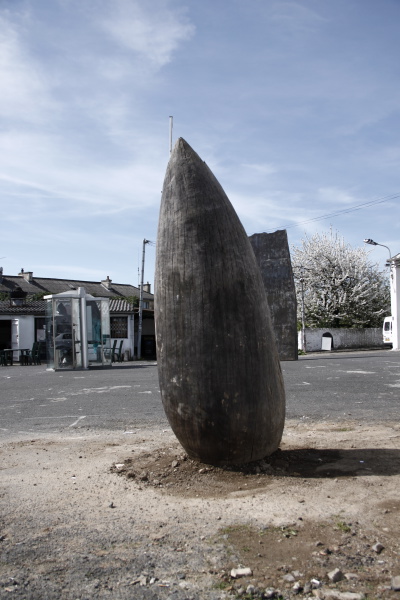 {Menhir,} 2008