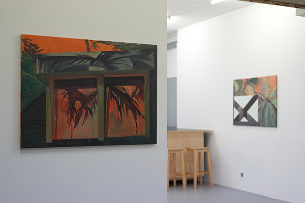 à gauche : Attraction #2, 2019 acrylique sur toile, 60 x 79,5 cm à droite : Dissolution x attraction, 2018 acrylique sur toile, 84 x 112 cm