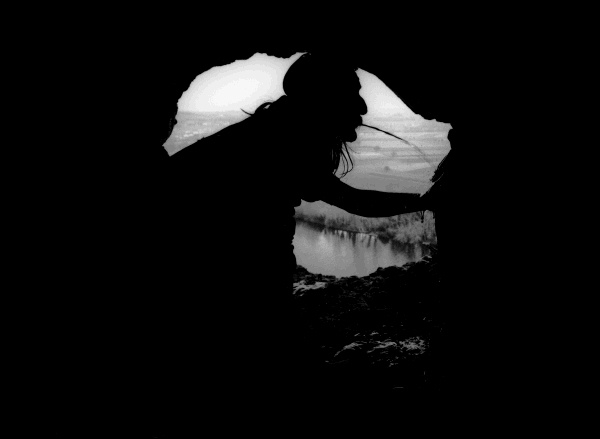 {Peindre dans une grotte,} Cingle de Trémolat, 1975