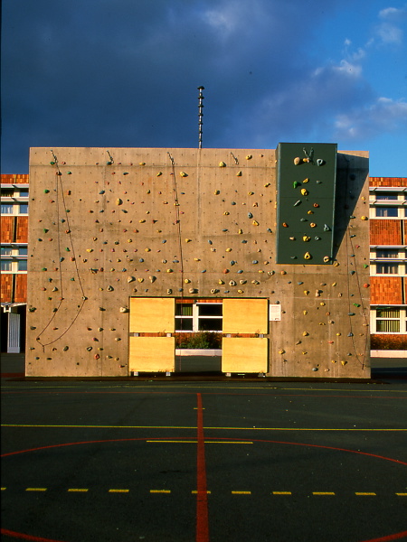 {Porte en petra dans l'histoire d'Eugène le Roy}, 1997