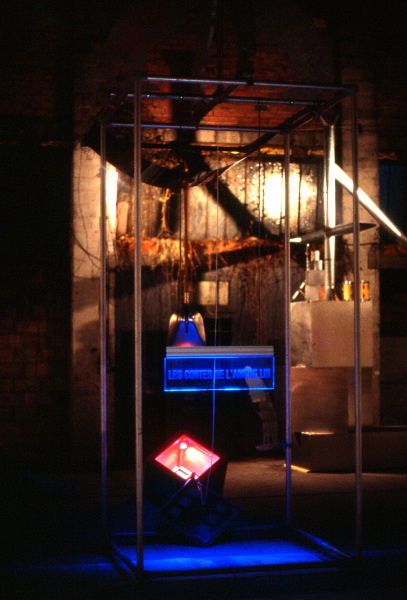 Vue de l'exposition {{Les contes de l'amère loi}}, Les Glacières, Bordeaux, 1994