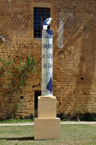 {Colonne aux nobles proportions}