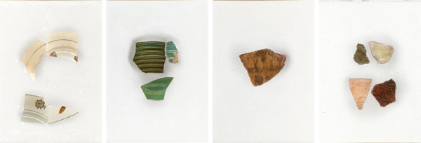 {Débris d'objets en céramique,} 2005
