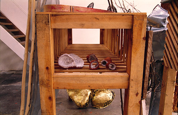 Vue de l'installation, LE LABO, Bordeaux, 2000 commissariat : Luc Detot