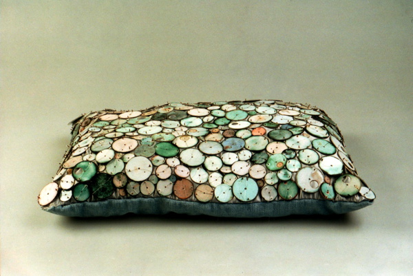 {Coussin Fakir,} 2000-2001
